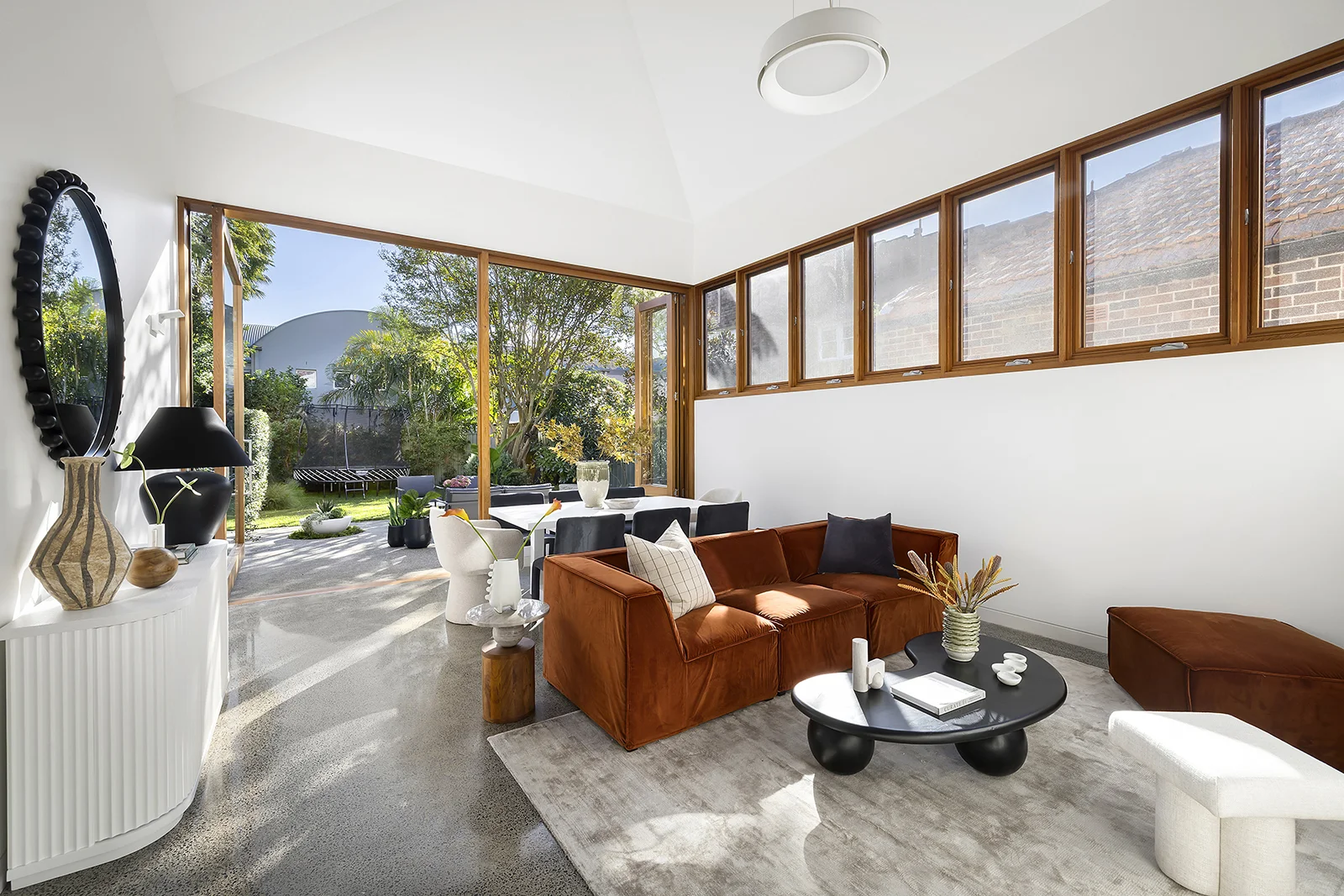 2019999113_1_1_250516_032353-w1600-h1067