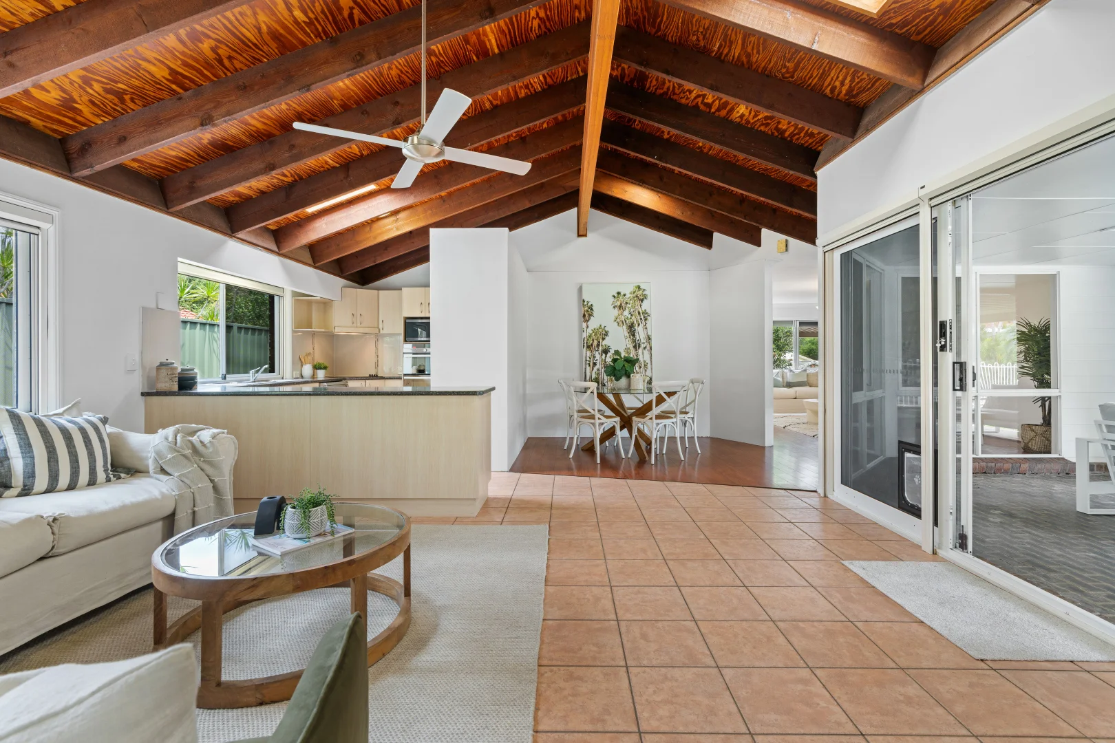 2020363905_10_1_251022_051754-w6240-h4160