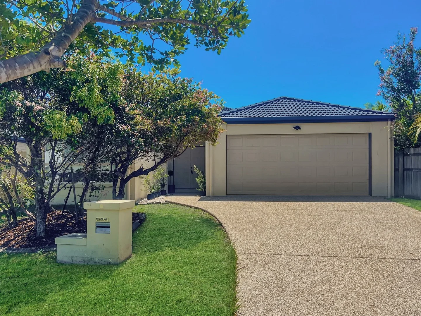 2020462612_1_1_251202_121242-w2016-h1512